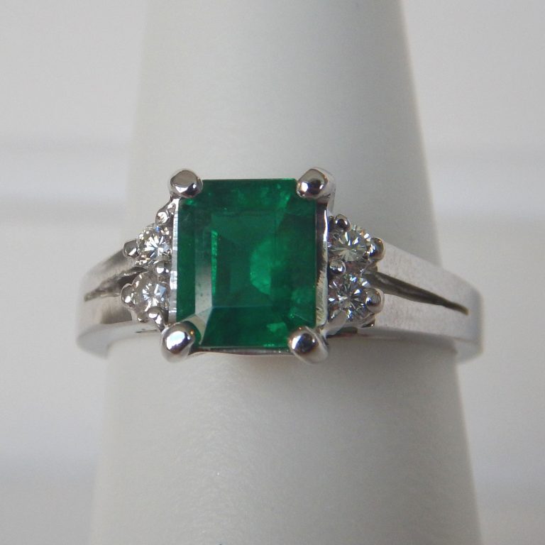 emerald-ring-3-768x768