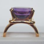 side view of yellow gold amethyst ring