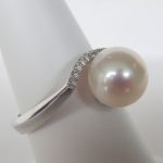side view of white gold pearl and diamond ring