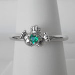 sterling silver emerald claddagh ring