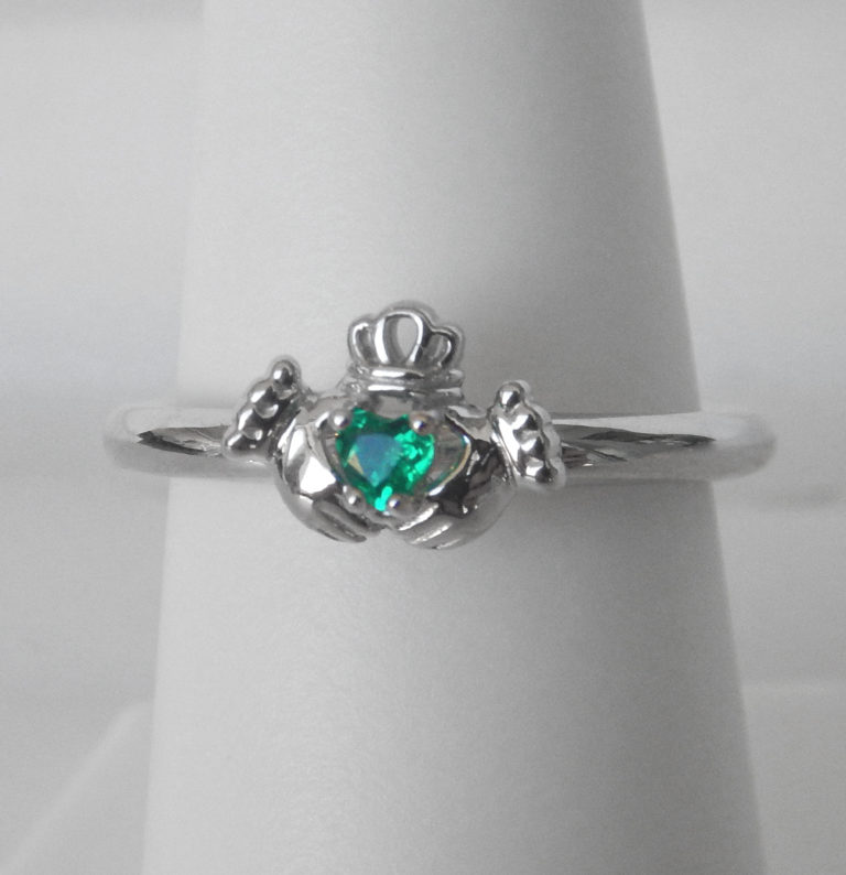 sterling silver emerald claddagh ring