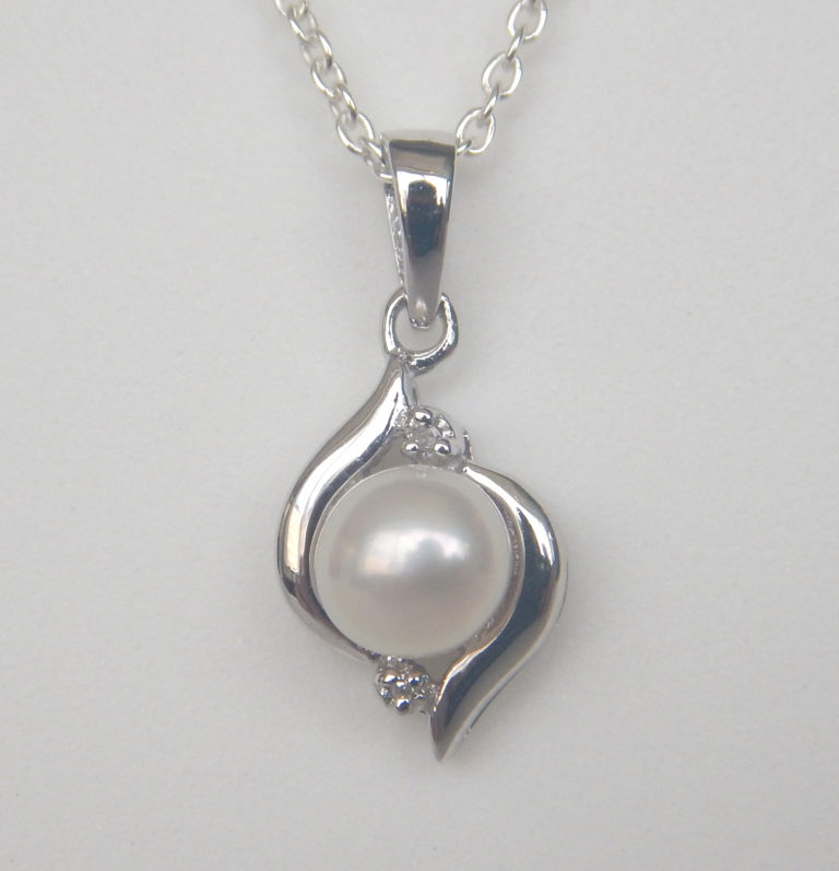 sterling silver freshwater pearl and diamond pendant
