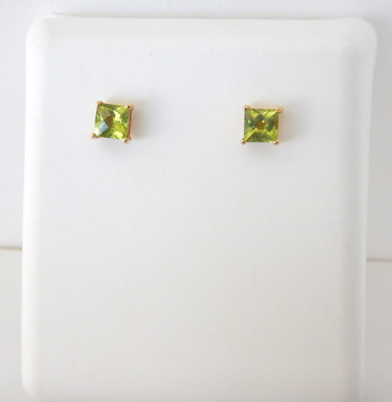 Peridot studs Clearance