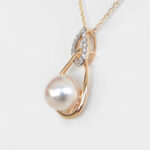 side view of pearl and diamond pendant