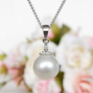 white gold pearl pendant