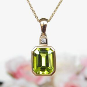 yellow gold peridot and diamond pendant
