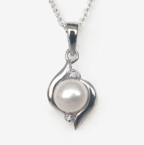 sterling silver pearl and diamond pendant