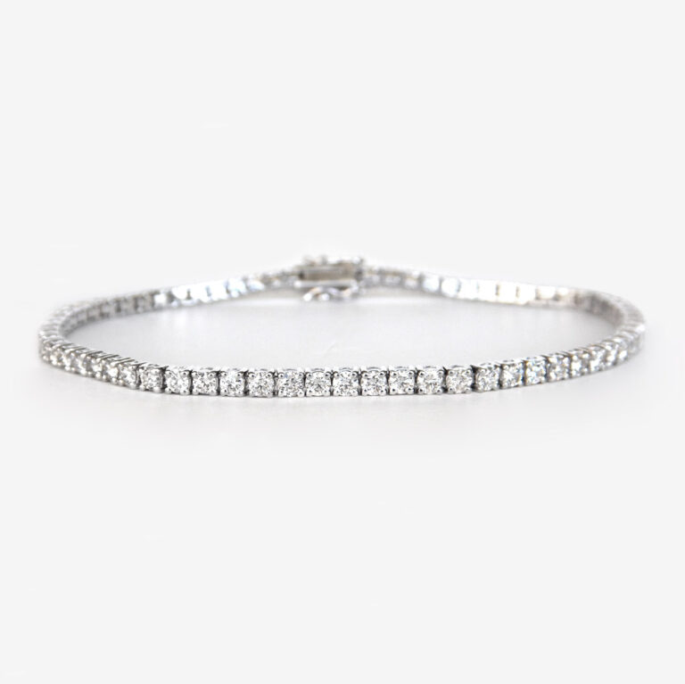 Click to view larger size white gold diamond tennis bracelet