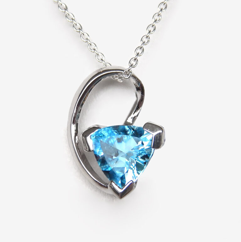Click to view larger size sterling silver blue topaz pendant